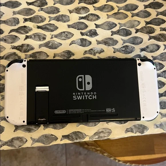 Nintendo Switch Animal Crossing: New Horizons Limited Edition Console w/ game - Picture 3 of 9